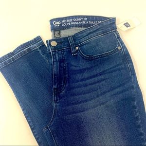 NEW mid rise skinny Gap jeans size 6